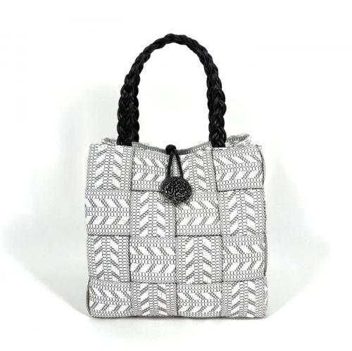 かごバッグ ボタン付き カリーマ ピッコロ バッグビアンコ