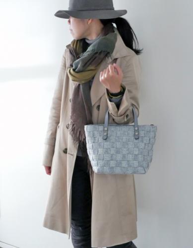 プラチナム Cobra Wool Combo Tote With Zipper Perla