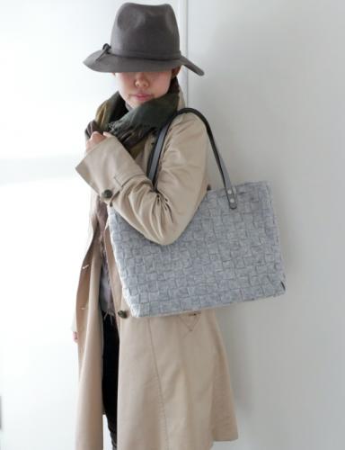 プラチナム Wool Felt Tote Grande Perla