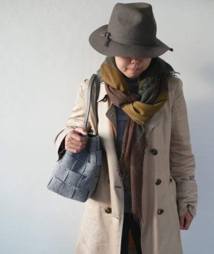 プラチナム Wool Felt Tote Mezzo Perla